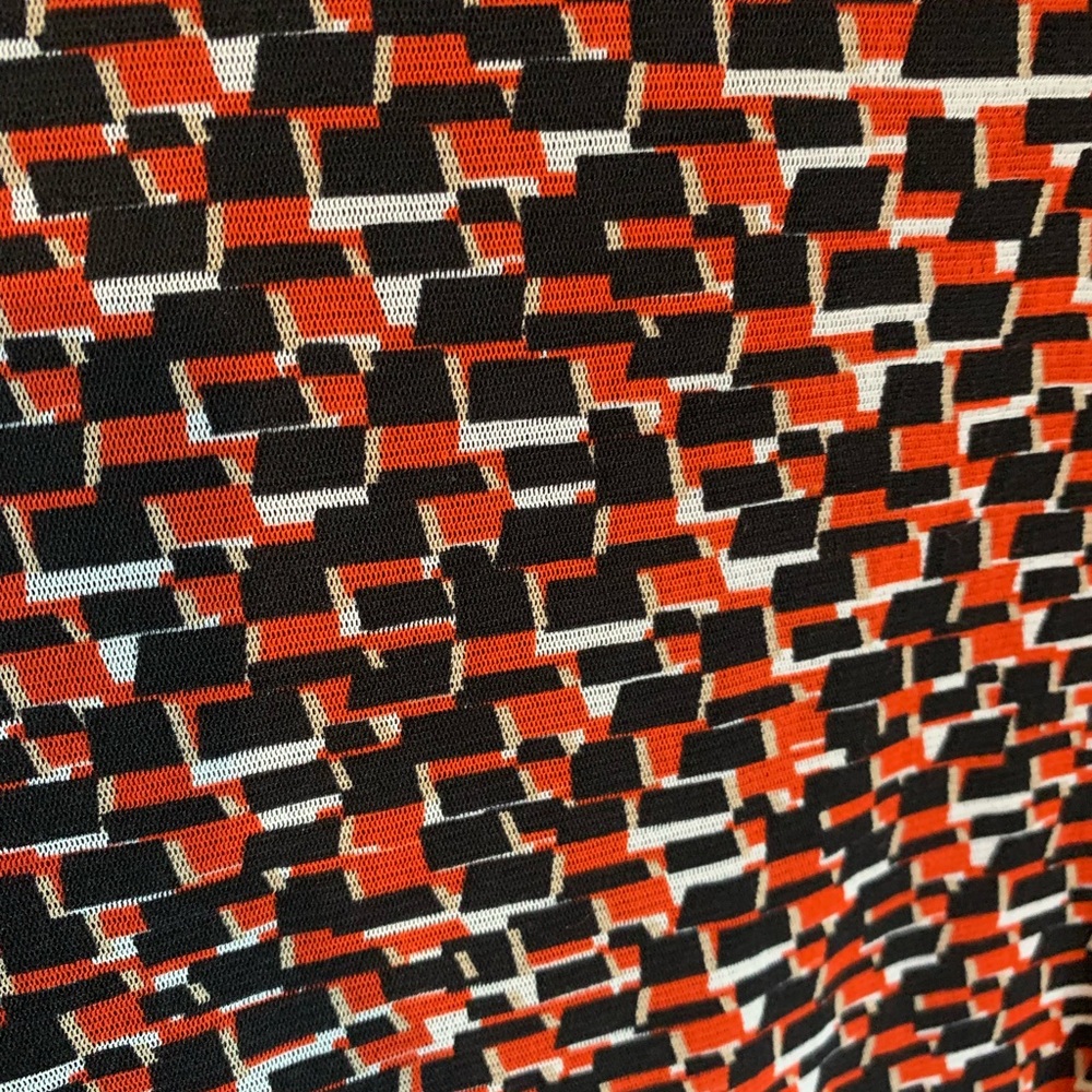 Dana Buchman Black & Rust Geometric V-Neck Short Sleeve Top - Picture 5 of 7